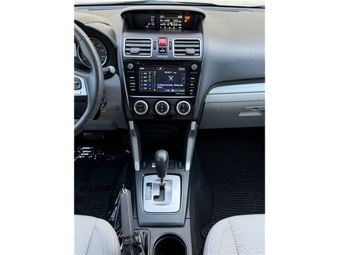 Used 2017 Subaru Forester 2.5i Premium w/ All-Weather Package AWD/4WD image 17