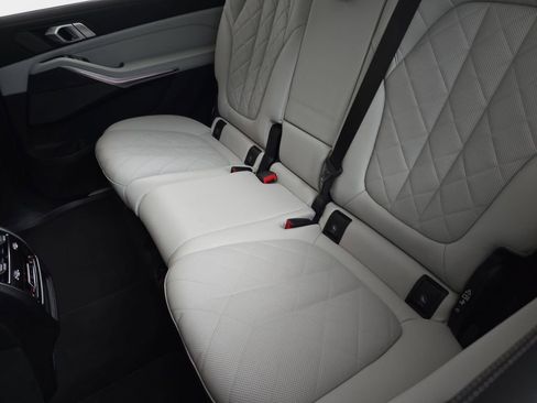 Used 2023 BMW X7 xDrive40i w/ Premium Package image 18