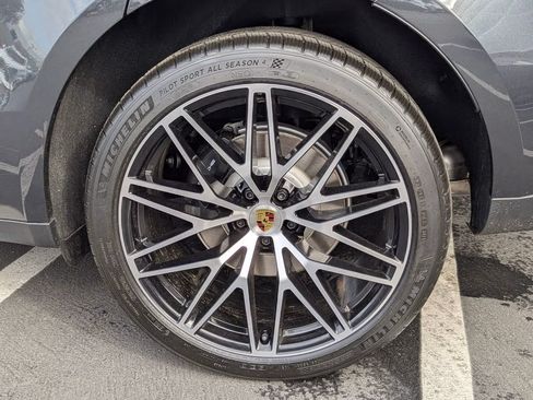 Certified 2026 Porsche Macan AWD/4WD image 12