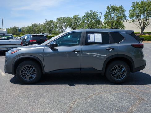 Used 2024 Nissan Rogue S FWD image 7