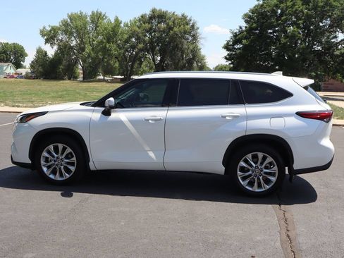 Used 2021 Toyota Highlander Limited AWD/4WD image 10