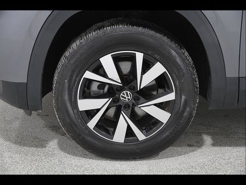 Certified 2020 Volkswagen Atlas Cross Sport SE AWD/4WD image 21