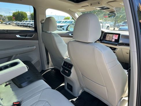 Used 2025 Volkswagen Atlas SEL Premium R-Line image 51