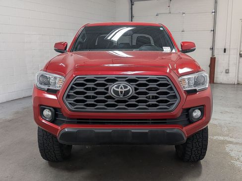 Used 2022 Toyota Tacoma TRD Off-Road AWD/4WD image 12
