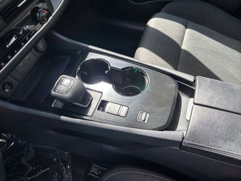 Used 2025 Nissan Rogue SV image 42