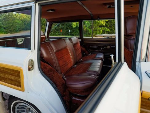 Used 1989 Jeep Grand Wagoneer AWD/4WD image 8