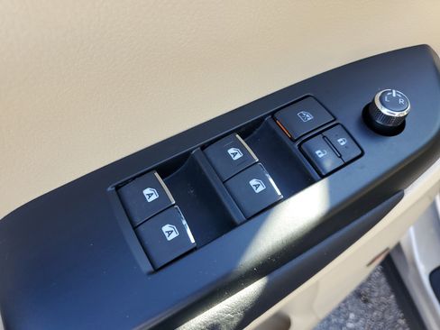 Used 2016 Toyota Highlander Limited Platinum image 22