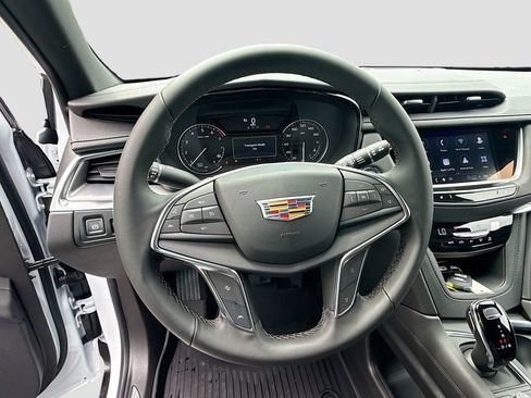 New 2025 Cadillac XT5 Luxury w/ LPO, Floor Liner Package image 11