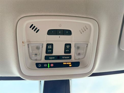 Used 2019 Chevrolet Traverse Premier AWD/4WD image 29