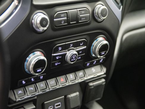 Used 2019 GMC Sierra 1500 SLT w/ SLT Premium Plus Package AWD/4WD image 19