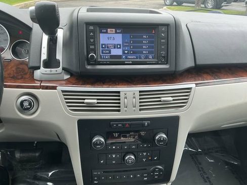 Used 2014 Volkswagen Routan SEL Premium FWD image 19