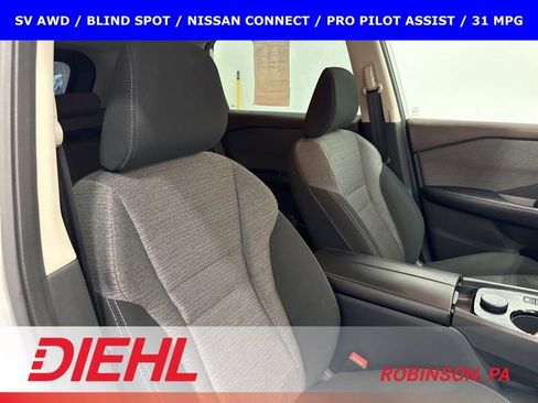 Used 2022 Nissan Rogue SV image 12