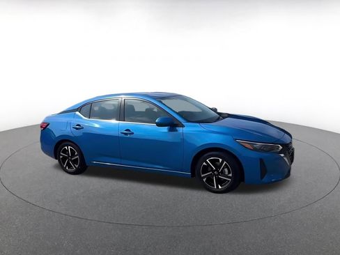 Used 2025 Nissan Sentra SV FWD image 2
