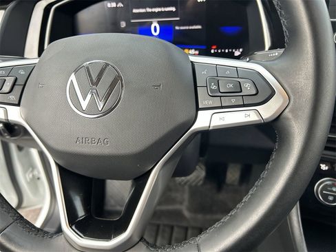Certified 2024 Volkswagen Jetta SE w/ Panoramic Sunroof Package image 22