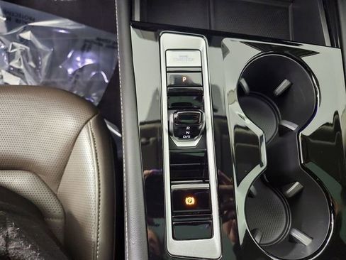 Used 2024 Volkswagen Atlas SEL image 18