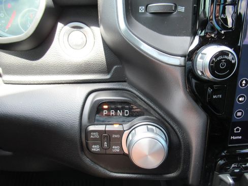 Used 2022 RAM 1500 Laramie AWD/4WD image 30