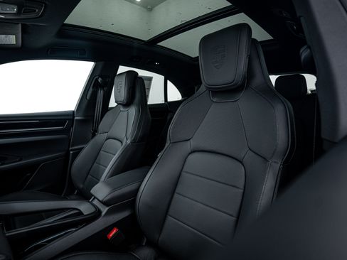 Certified 2025 Porsche Macan Electric image 20