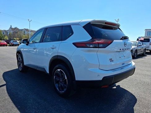 Used 2025 Nissan Rogue SV FWD image 4