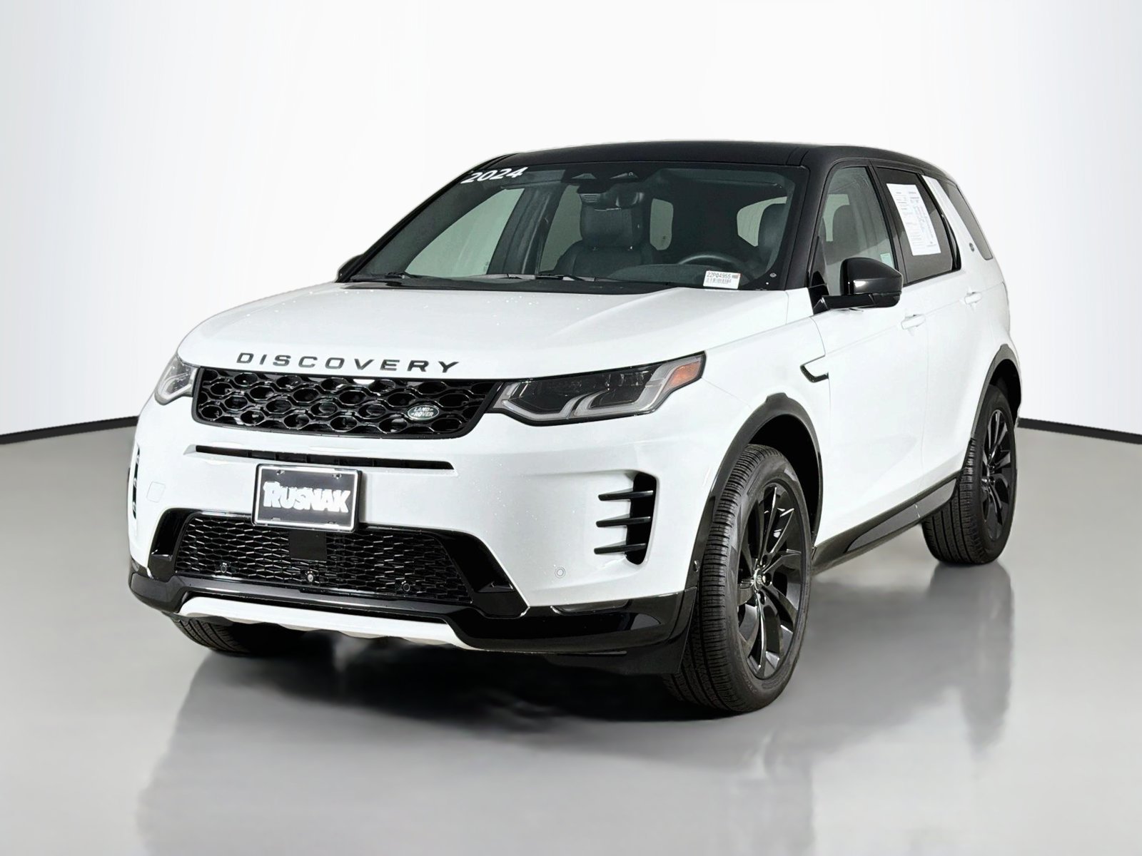 Used 2024 Land Rover Discovery Sport Dynamic SE AWD/4WD image 3