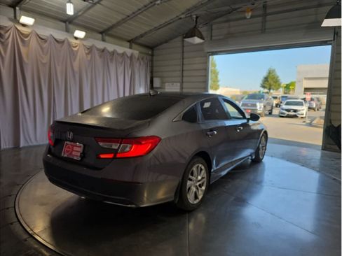 Used 2018 Honda Accord LX image 10
