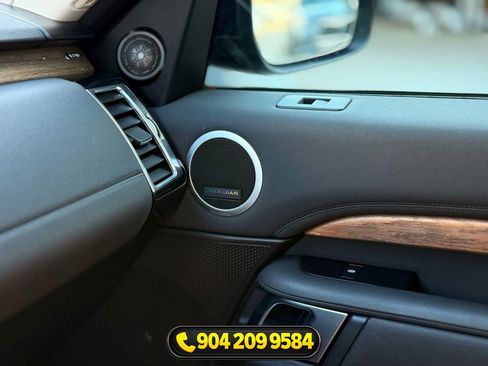 Used 2018 Land Rover Discovery HSE image 17