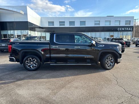 Used 2023 GMC Sierra 1500 SLT w/ SLT Premium Plus Package image 8