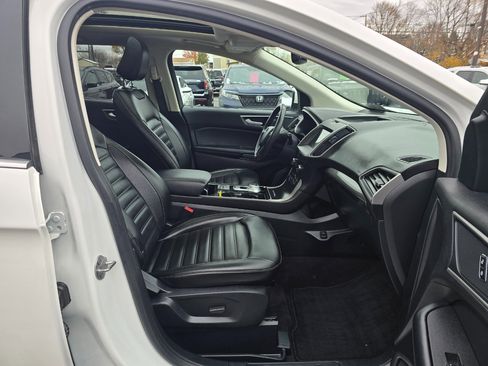 Used 2020 Ford Edge SEL w/ Convenience Package image 17
