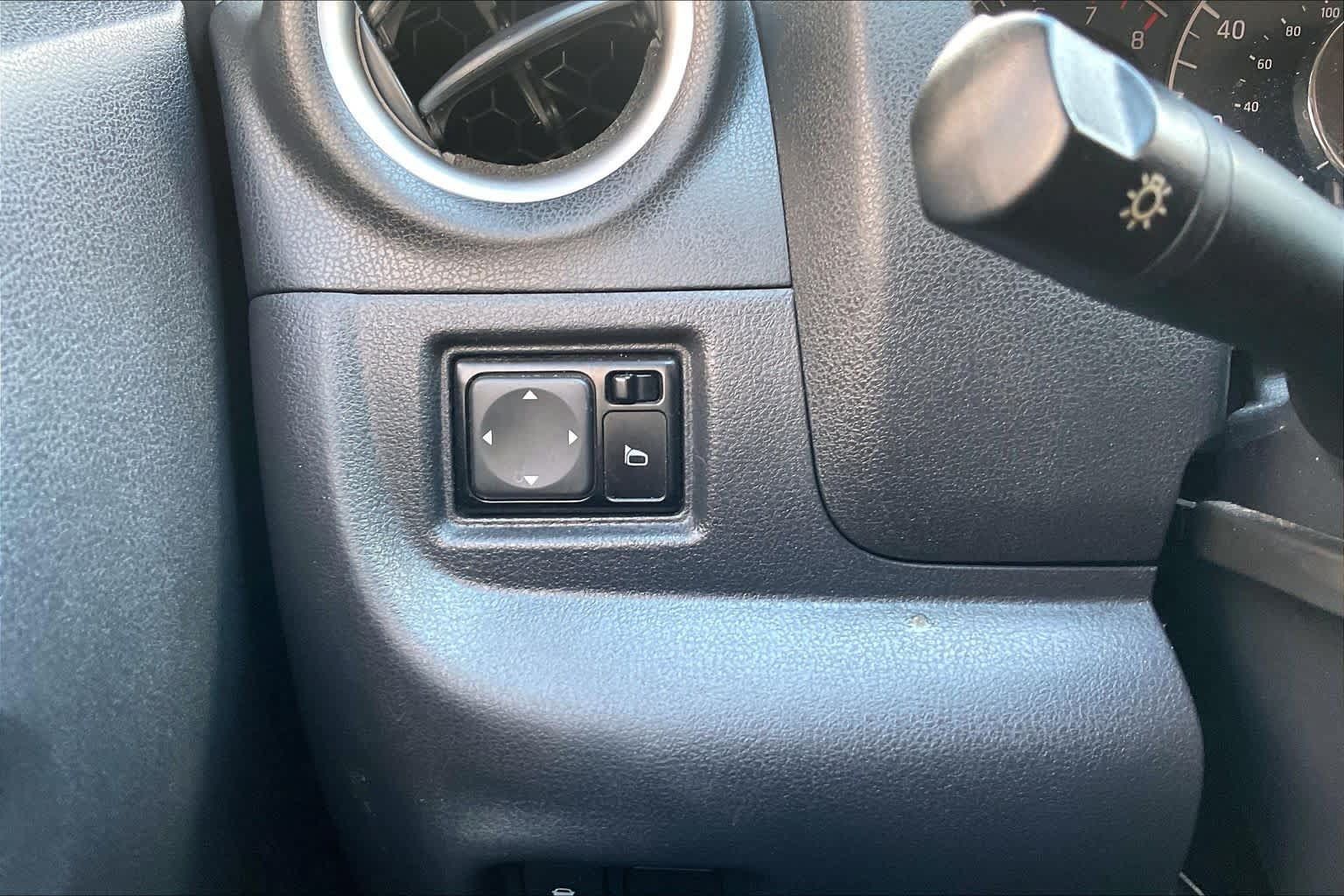 Used 2017 Nissan Versa Note SV FWD image 30