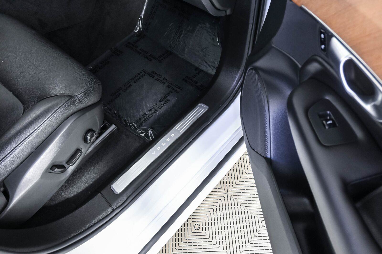 Certified 2023 Volvo XC90 B6 Plus AWD/4WD image 25