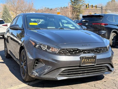 Used 2022 Kia Forte LXS w/ LXS Technology Package FWD image 11