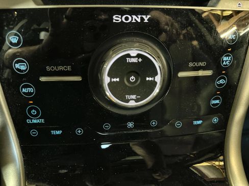 Used 2012 Ford Edge Limited FWD image 21
