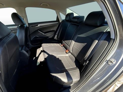 Used 2017 Volkswagen Passat 1.8T R-Line image 24