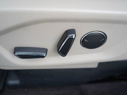 Used 2018 Ford Explorer XLT w/ Equipment Group 201A image 15