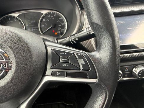 Used 2018 Nissan Kicks S FWD image 13