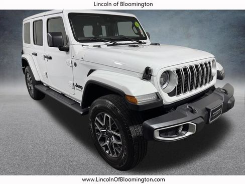 Used 2025 Jeep Wrangler Unlimited Sahara AWD/4WD image 8