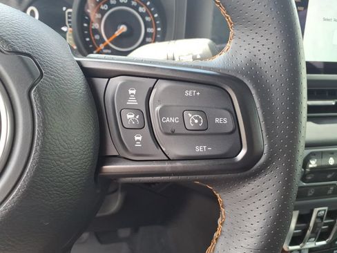 Used 2024 Jeep Gladiator Mojave AWD/4WD image 14