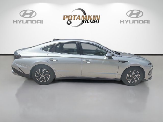 New 2026 Hyundai Sonata Blue FWD image 4