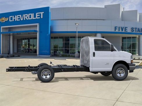 New 2025 Chevrolet Express 3500 w/ Power Convenience Package image 5