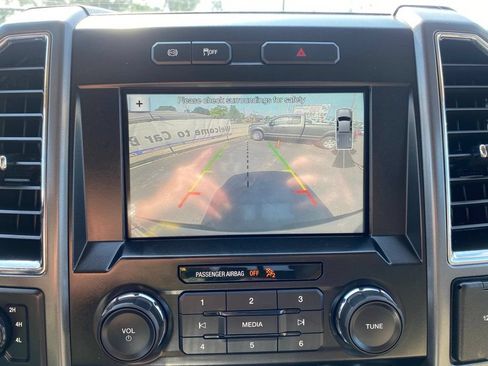 Used 2017 Ford F250 XLT w/ XLT Premium Package AWD/4WD image 29