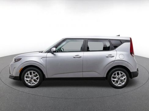 Used 2025 Kia Soul LX w/ LX Technology Package FWD image 4