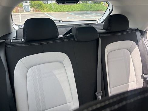 Used 2025 Hyundai Venue SEL FWD image 11