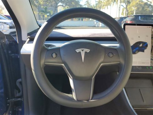 Used 2020 Tesla Model Y Long Range image 18