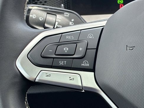 Used 2026 Volkswagen Tiguan SE w/ Panoramic Sunroof Package AWD/4WD image 27