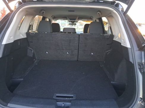 Used 2024 Nissan Rogue SV image 9