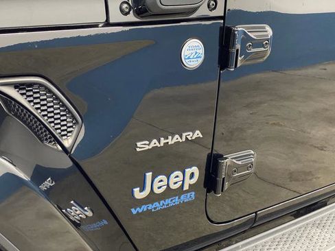 Used 2022 Jeep Wrangler Unlimited Sahara w/ Cold Weather Group AWD/4WD image 39