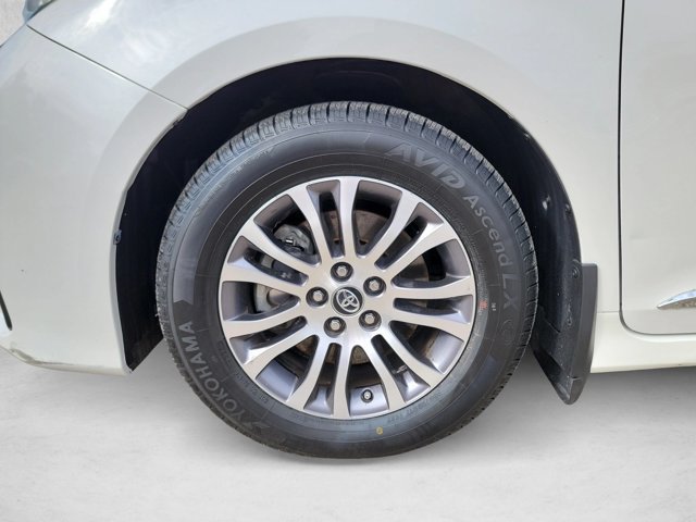 Used 2019 Toyota Sienna XLE w/ XLE Navigation Package FWD image 28