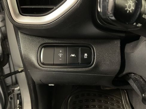 Used 2021 Hyundai Venue SE FWD image 27