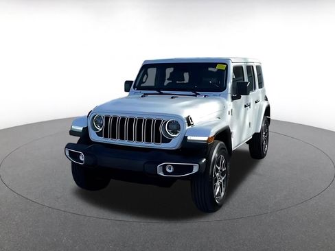 Used 2025 Jeep Wrangler Sahara image 4