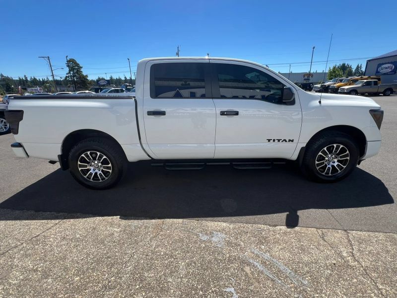 Used 2021 Nissan Titan SV w/ Accessory Utility Package AWD/4WD image 6