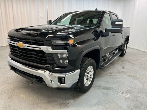 Used 2024 Chevrolet Silverado 2500 LT w/ Convenience Package image 1